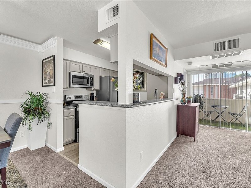 Building Photo - 714 Oakmont Ave