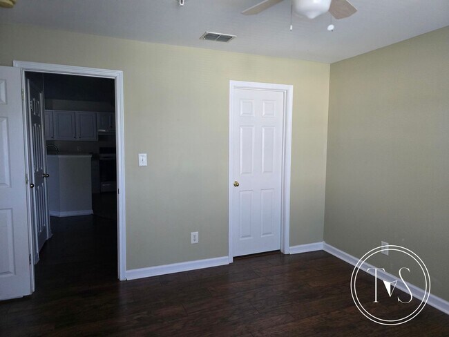 Building Photo - RATE DROP ALERT (was $2300/month)!