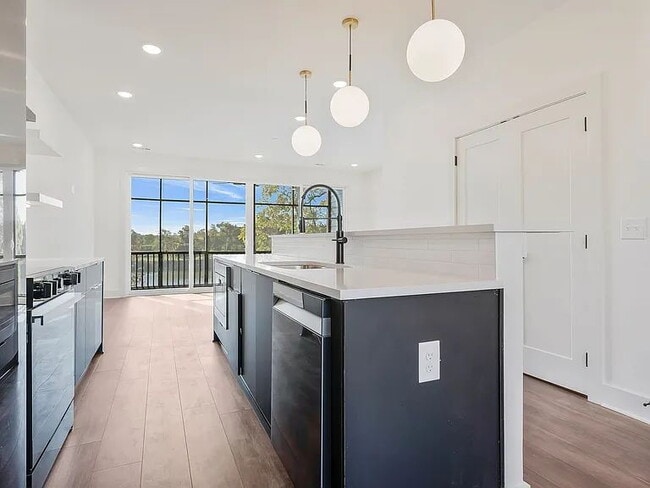 Building Photo - "Spacious 4-Bed Townhouse Oasis in Nashville – 2,500 Sq. Ft. of Modern Comfort!"