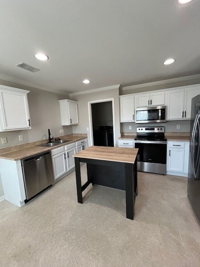 Building Photo - Welcome to this well-appointed 3-bedroom, 2-bath home in Leland, NC