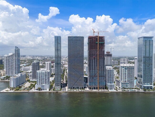 Building Photo - 700 NE 24th St