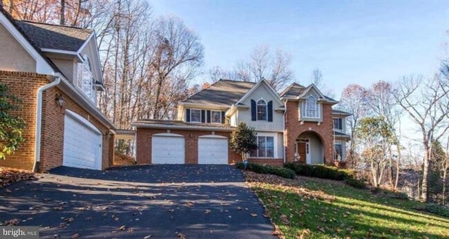 Building Photo - 2082 Hunters Crest Way