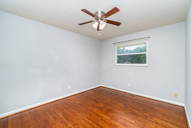 Building Photo - 7204 Longfield Dr