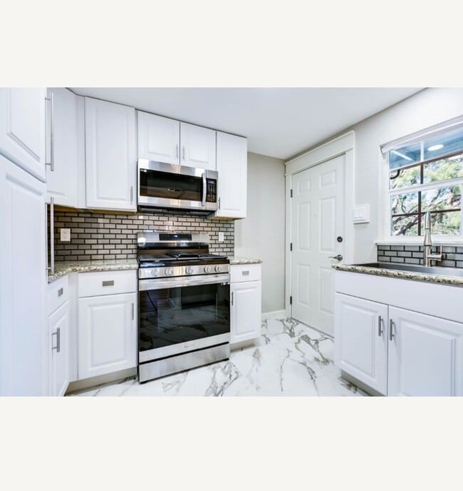 Building Photo - COMING MARCH 2026 - Fully Renovated 3 Bedroom Home!!