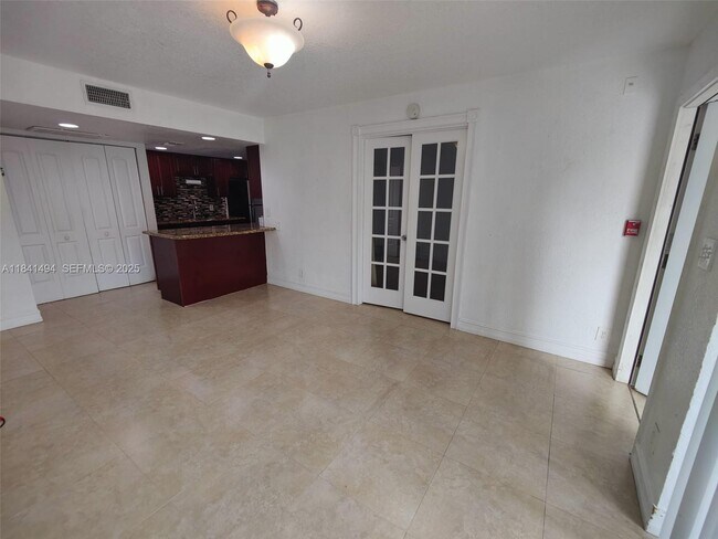 Building Photo - 616 Executive Center Dr