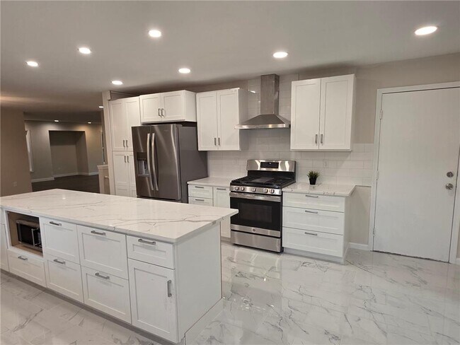 Building Photo - 8301 Lawndale Ln N