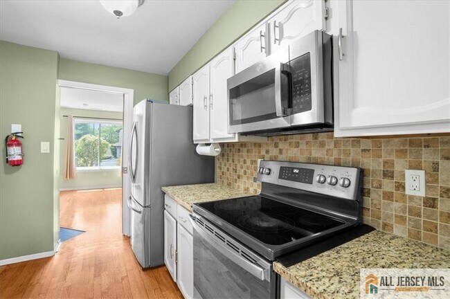 Building Photo - 73 Tennyson Dr