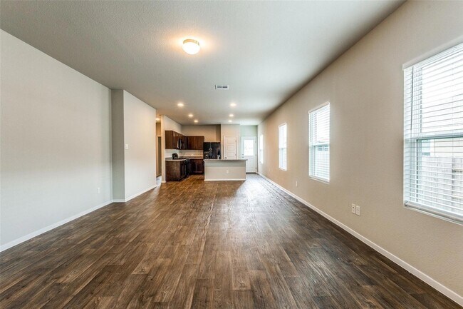 Building Photo - 140 Thunder Oak