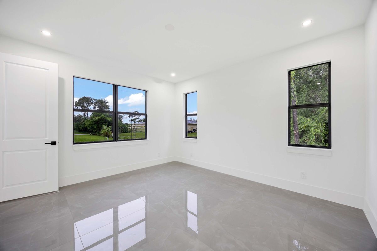 Building Photo - 2504 23rd St W