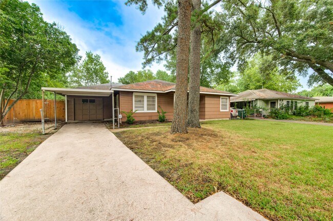 Building Photo - 4046 Woodfin St