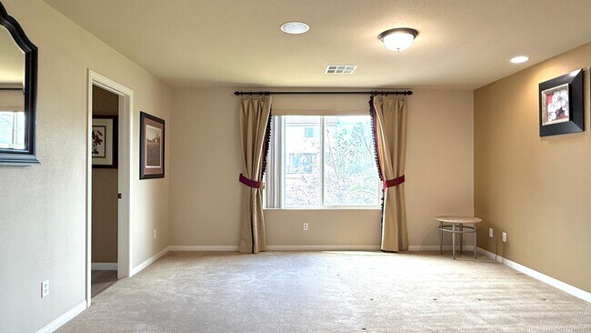 Building Photo - 6825 Philharmonic Ave