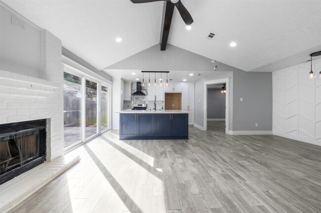 Building Photo - 9327 Golden Sunshine Dr