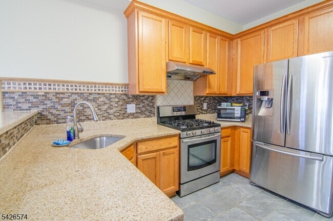 Building Photo - 3027 King Ct