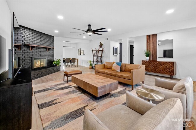Building Photo - 2806 W Highland Dr