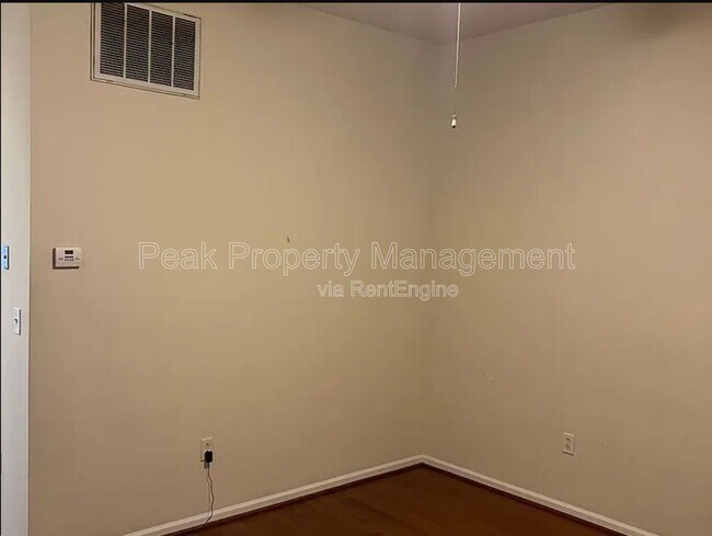 Building Photo - 6 W Main St