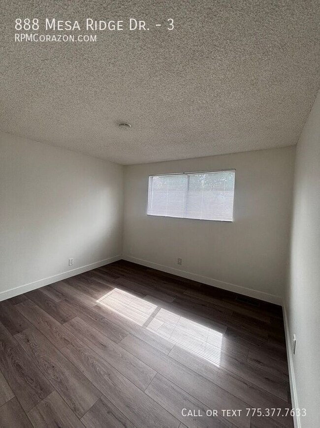 Building Photo - 888 Mesa Ridge Dr