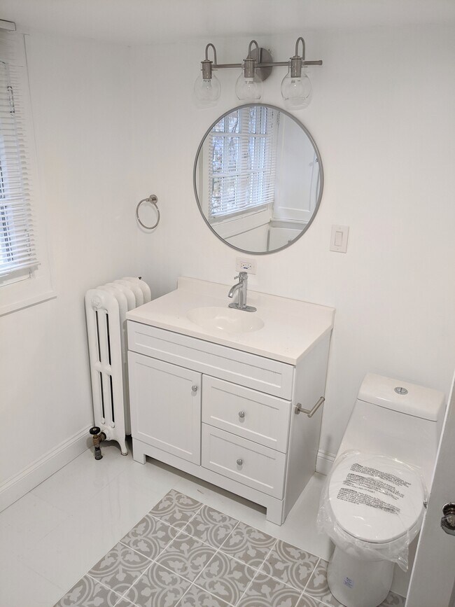2nd floor bathroom - 2640 W Saint James Pky