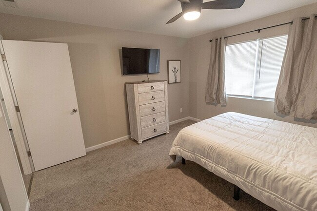 Building Photo - 801 N Ann St