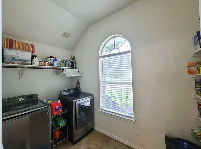 Building Photo - 7217 Welshman Dr