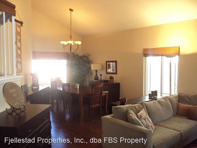 Building Photo - 4 br, 2.5 bath House - 10060 Branford Road