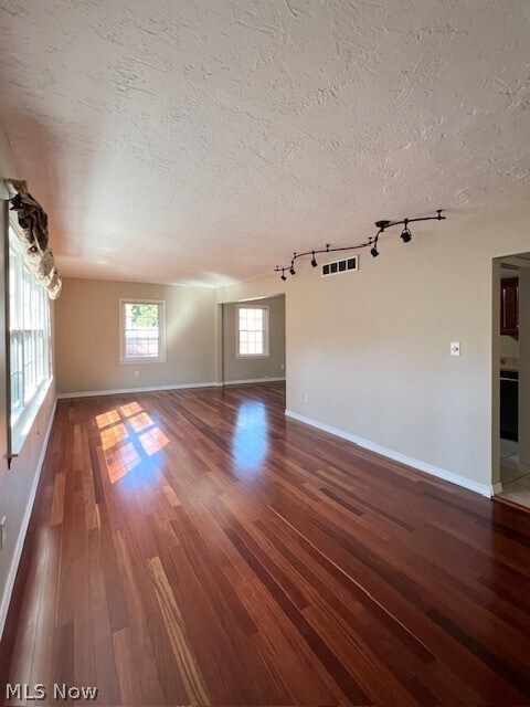 Building Photo - 20301 Shelburne Rd