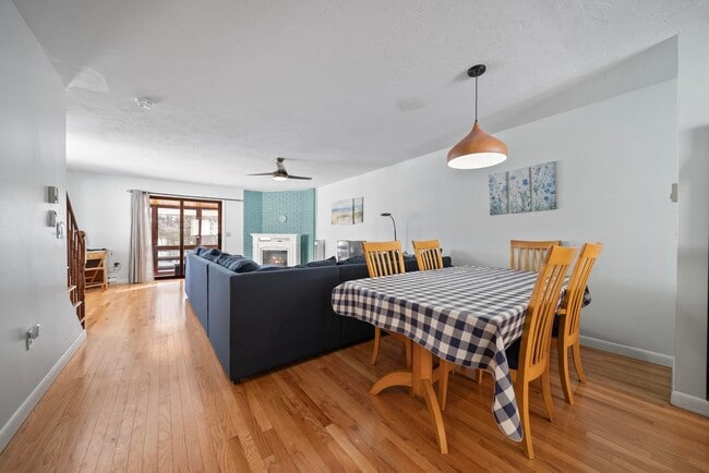 Building Photo - 21 Vlg W Dr