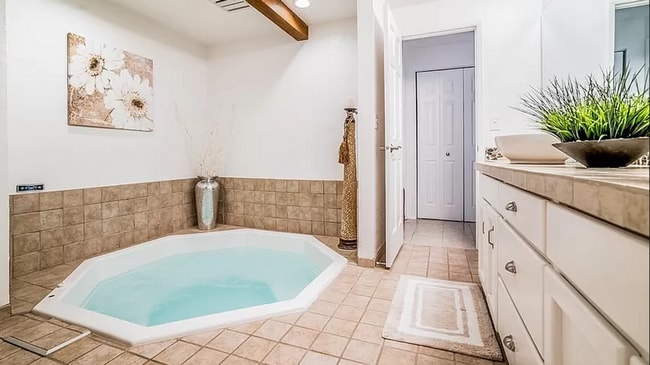 Building Photo - 3695 Sqft. Home with 180 degree Sound views!