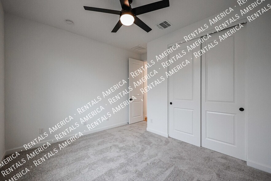 Building Photo - 11338 E Ulysses Ave
