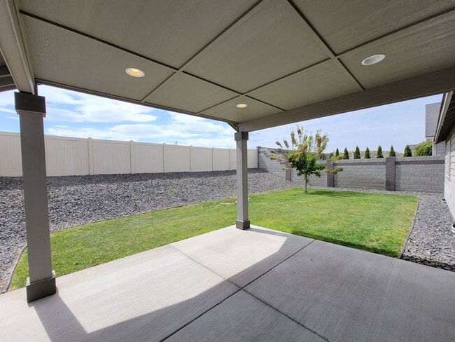 Building Photo - Great South Richland Location