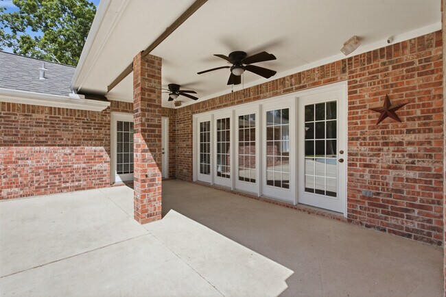 Building Photo - 905 Winged Foot Dr