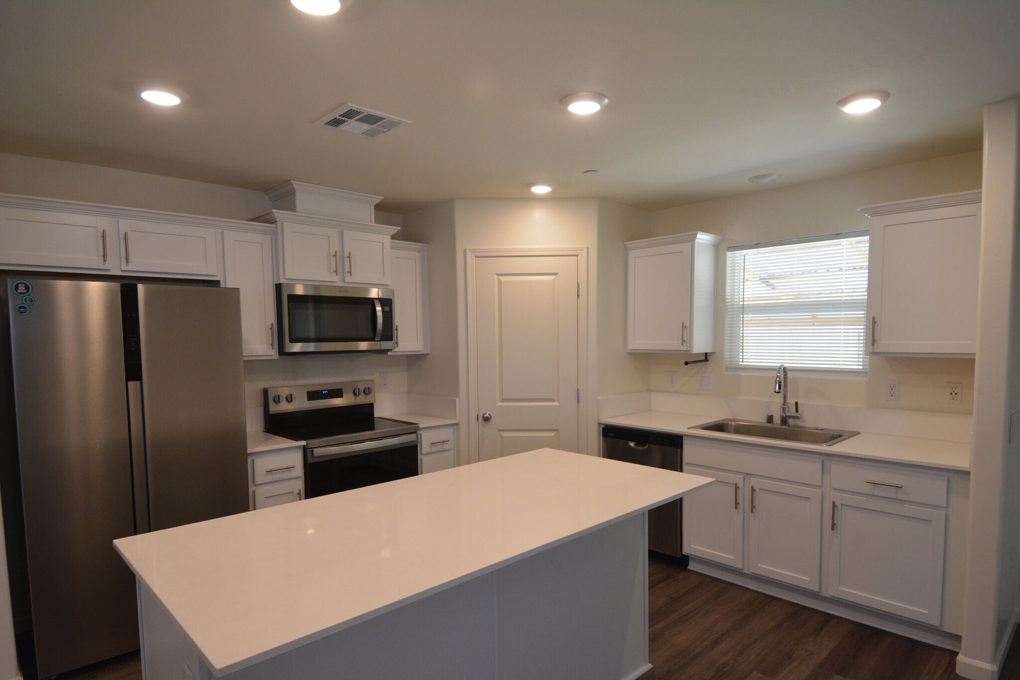 Building Photo - 8911 Tristania Pl