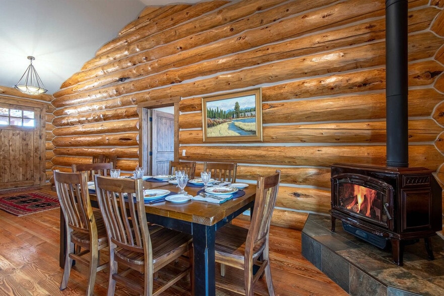 Building Photo - 1330 Larsen Ln