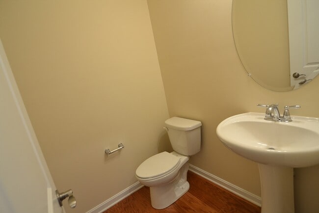 Building Photo - 8 Spicebush Ct
