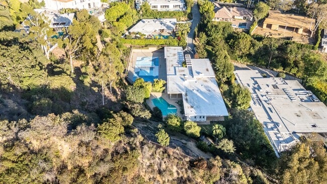 Building Photo - Alto Cedro Estate Lease