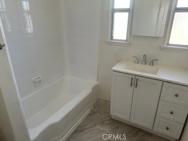Building Photo - 601 S Chevy Chase Dr