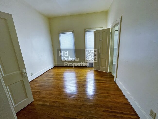 Building Photo - 723 W 5th- 2 bedroom House