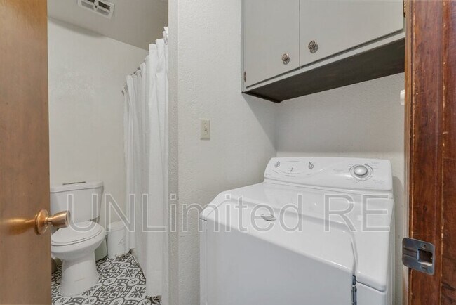 Building Photo - 2411 Black Falls Trail