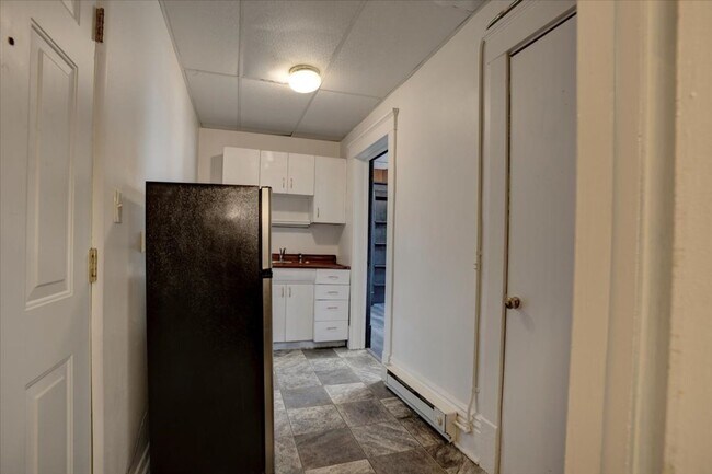 Building Photo - Affordable 1 Bedroom Apartment – Prime Mai...
