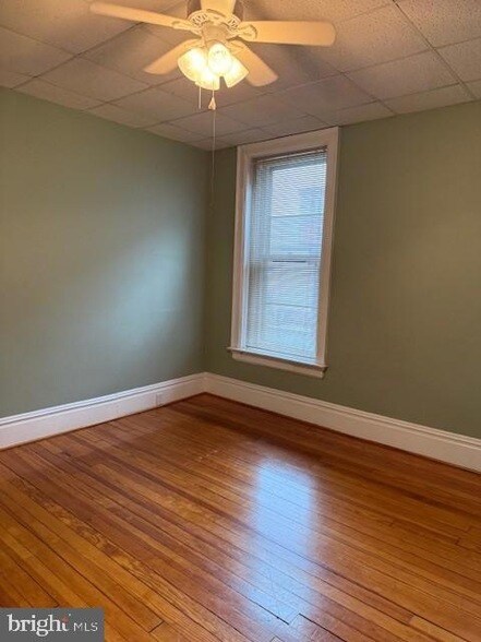 Building Photo - 104 W Main St