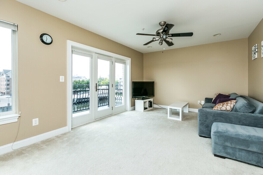 Building Photo - 639 Ponte Villas S