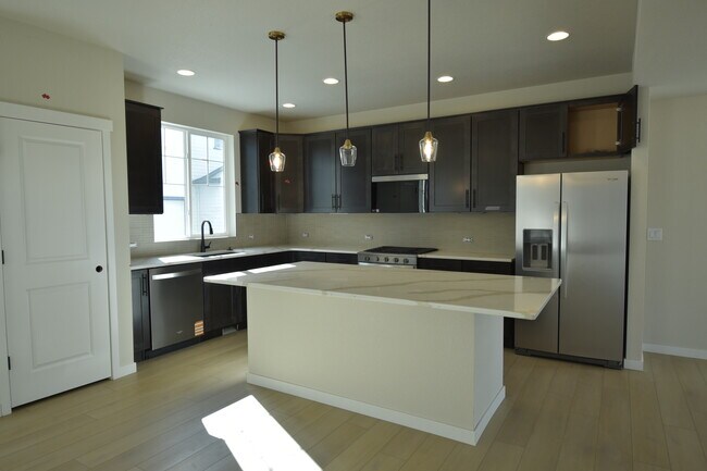 Building Photo - 10208 Spry St