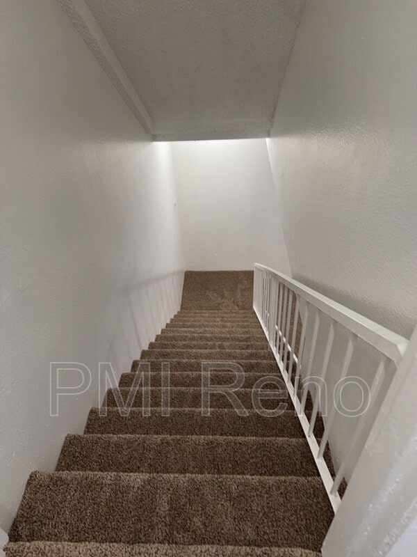 Building Photo - 1424 E 9th St