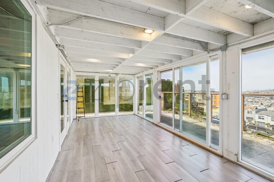 Building Photo - Unit