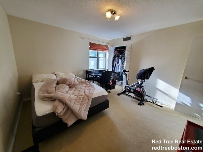 Building Photo - 23 Elm St