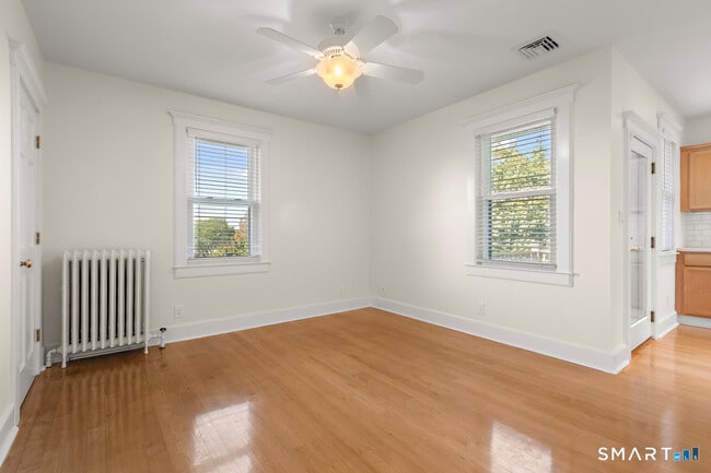 Building Photo - 18 Wessels Pl