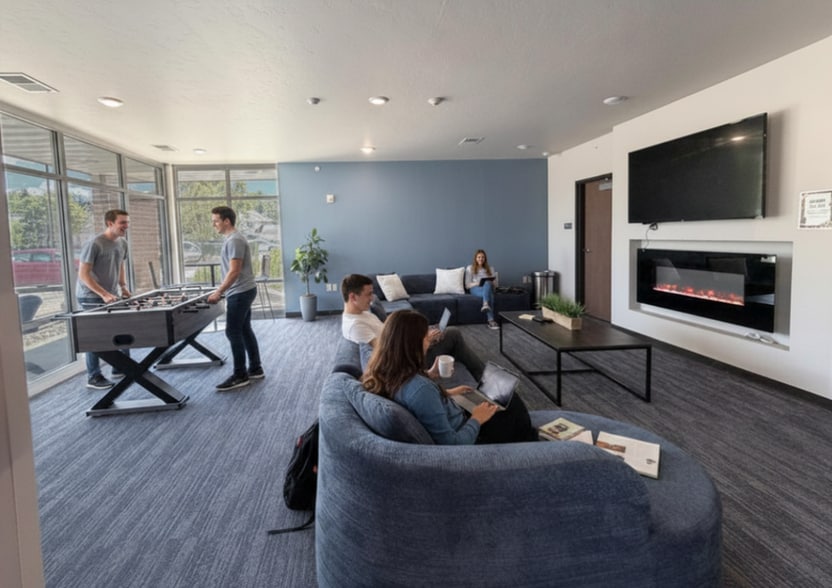 Community Lounge - Recently updated! - Timberwolf Suites Student Apartments