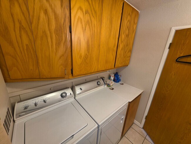 Building Photo - 5675 E Burris Ln