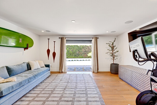 Building Photo - 4 S Vista De La Luna