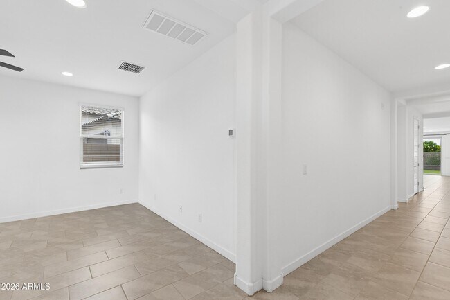 Building Photo - 519 S Avocet St