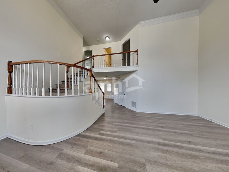 Building Photo - 3255 Dogwood Dr